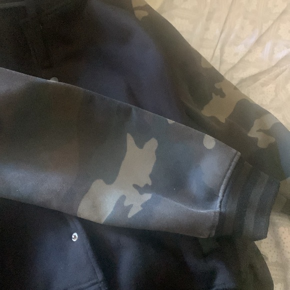 Victorious hoodie jacket with camouflage sleeves and waist.  Size Large. - Picture 5 of 5